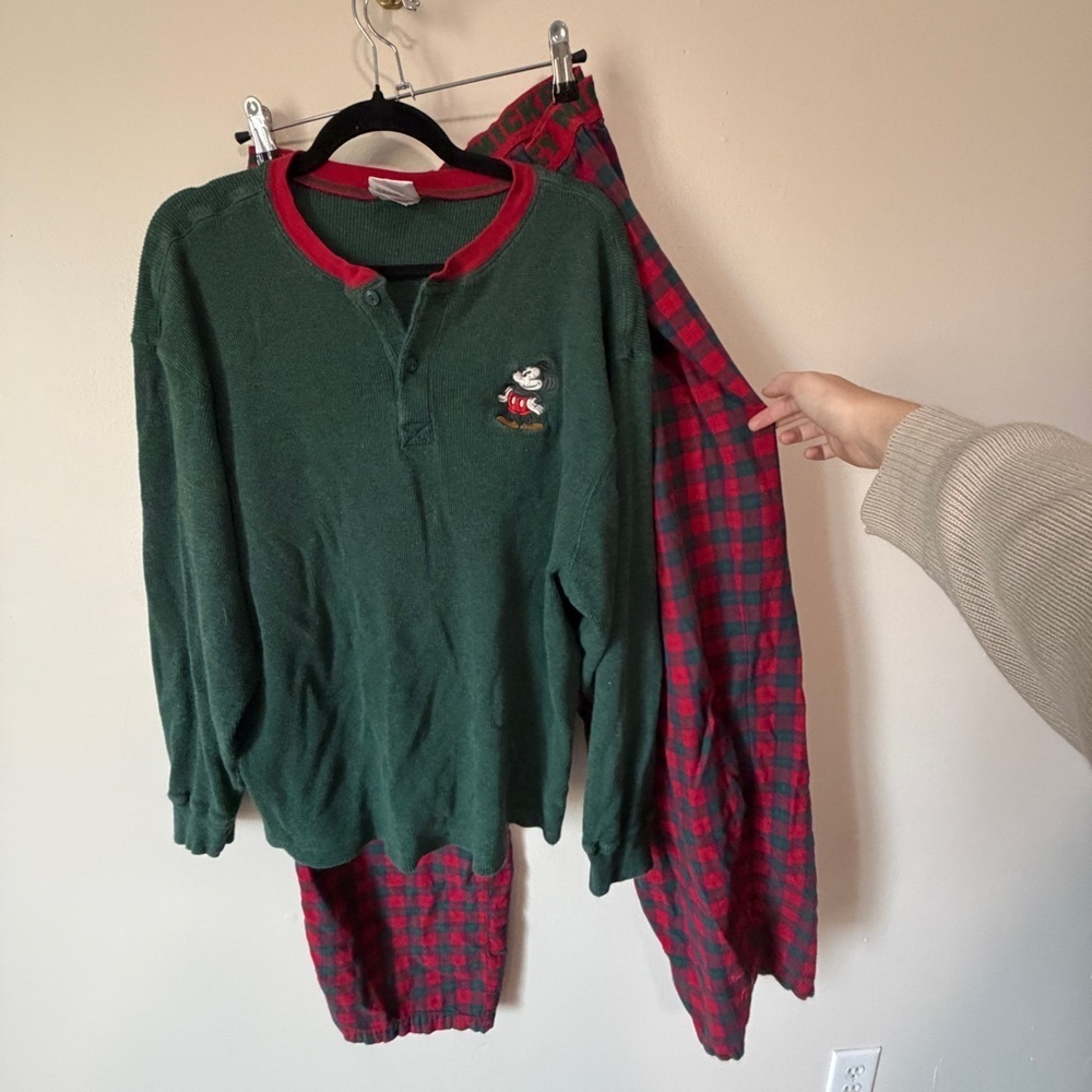 2 piece Disney mickey mouse pants (L) and shirt (XL) pajamas 100% cotton plaid - Picture 1 of 12